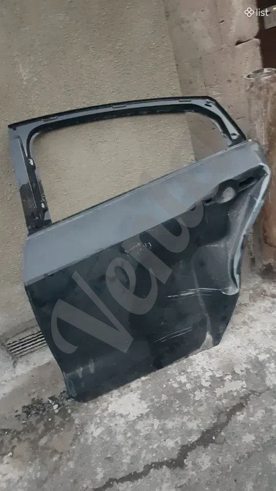 Chevrolet volt 2 Ձախ ետևի դուռ վնասված