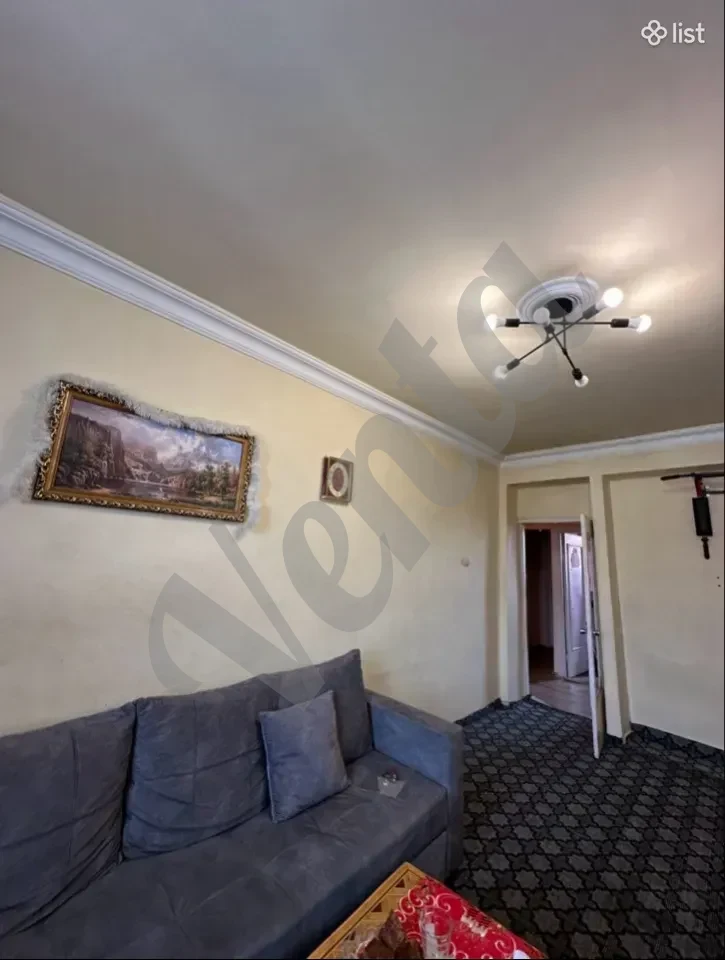 2-комн. квартира на ул.  Карла Маркса в Арташате, 60 кв.м., высокие потолки, каменное здание