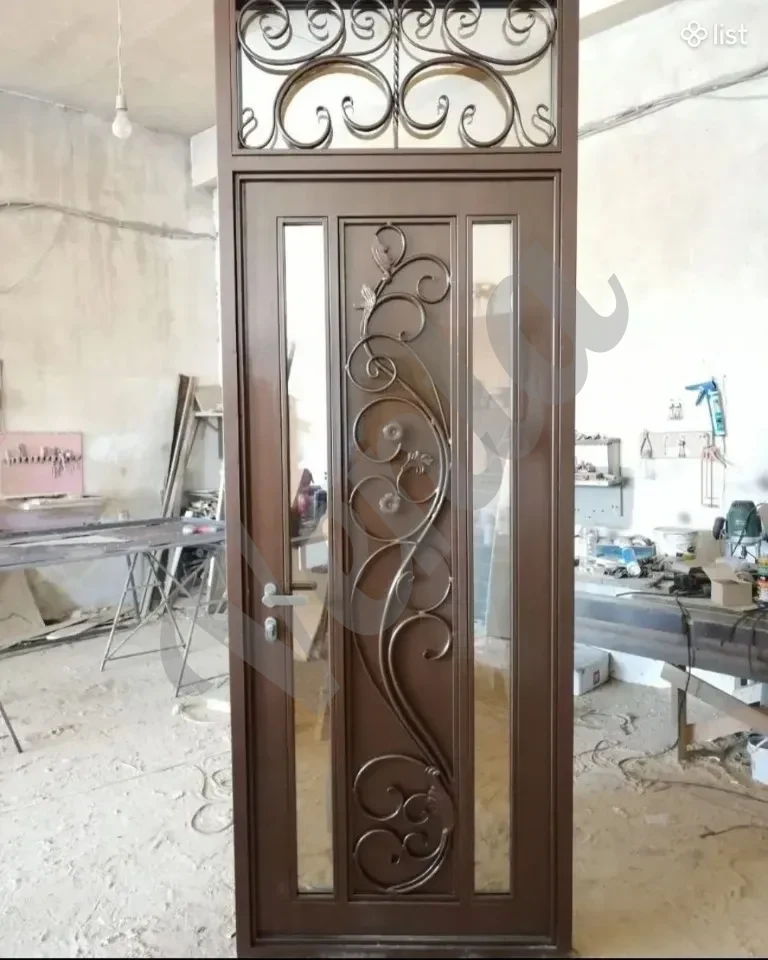 Երկատից դռներ մուտքի դուռ