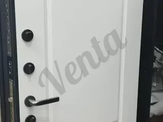 Երկաթե հաստ դուռ