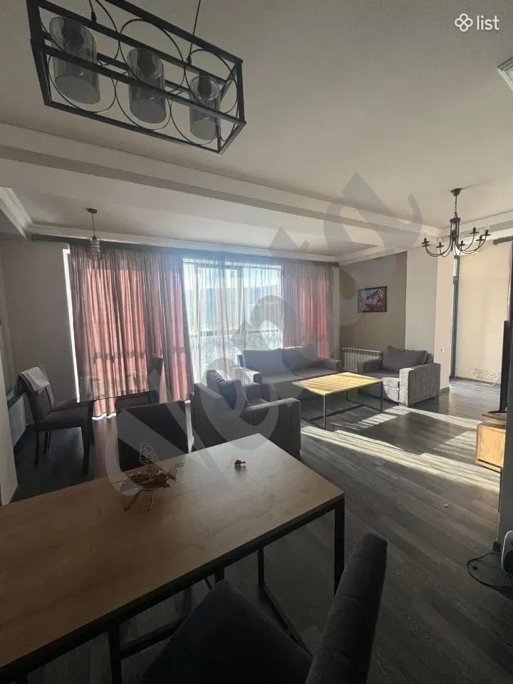 3-комн. квартира в новостройке,  1-й блок в Цахкадзоре, 80 кв.м., 8/12 этаж, высокие потолки