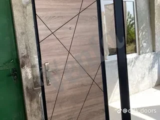 Շպոնապատ Մուտքի դուռ