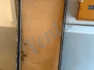 Երկաթե հաստ դուռ