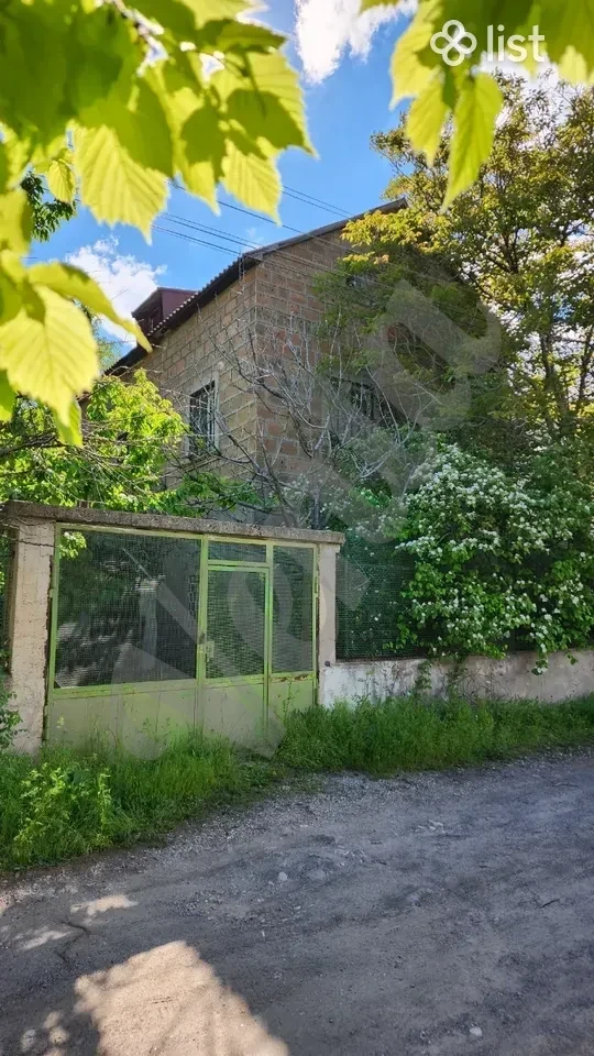 Трёхэтажный каменный дом,  փողոց в Аргеле, 86 кв.м., на участке 500 кв.м., 2 ванные