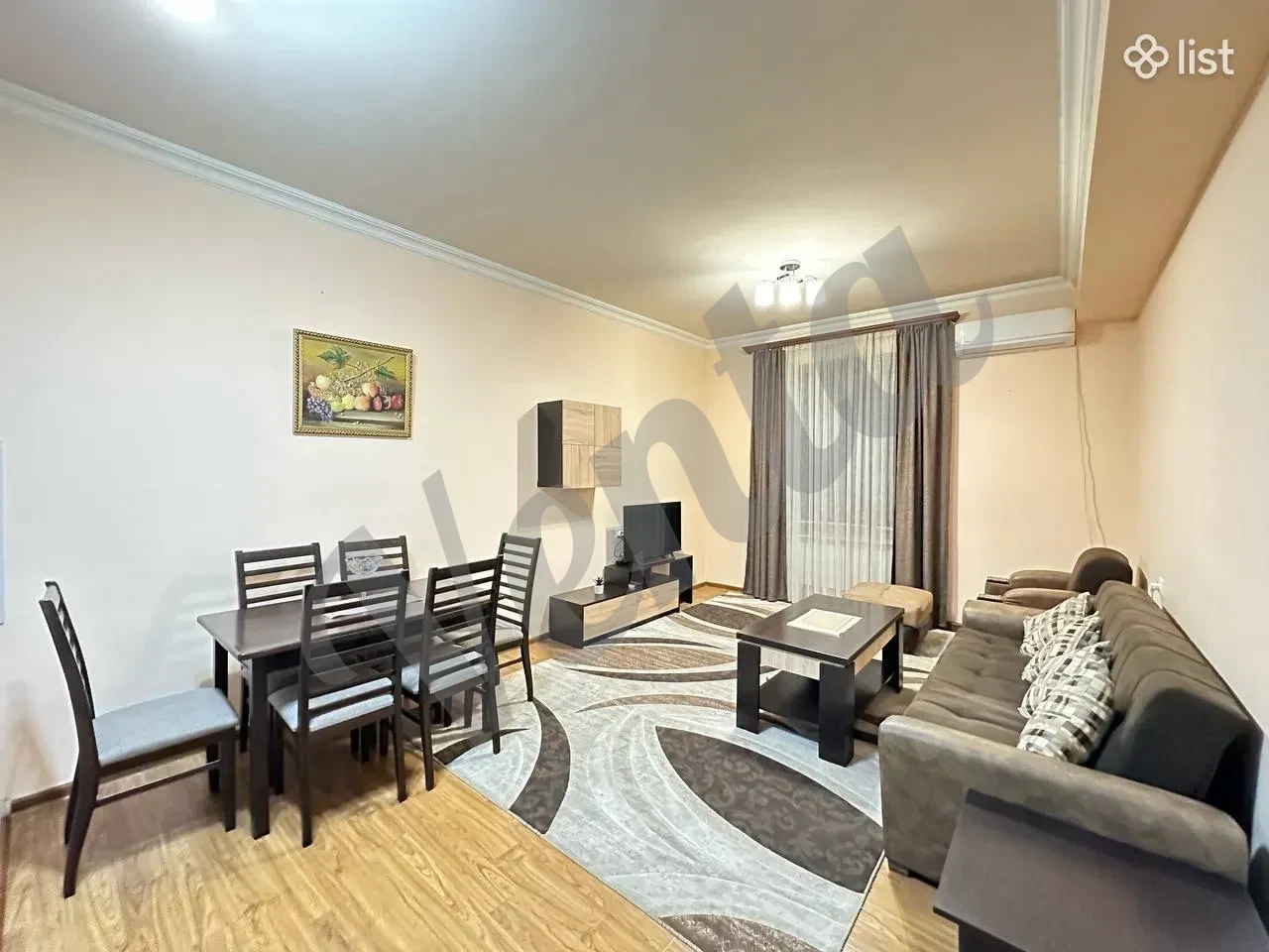 2-комн. квартира в новостройке,  փողոց в центре, 55 кв.м., предпоследний этаж, высокие потолки