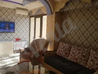 2-комн. квартира на ул.  Сурб Григора Лусаворича в центре, 60 кв.м., 1/1 этаж, высокие потолки