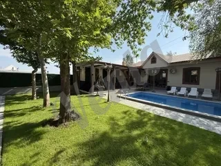 Одноэтажный каменный дача,  улица Еркатгци в Аргаванде, 800 кв.м., на участке 400 кв.м.