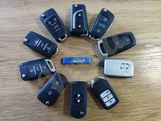 Անձնական վարորդ, առաքիչ, սև մեքենայով Nissan x-trail