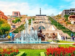 Одноэтажный каменный дом на ул.  Серо Ханзадяна в центре, 320 кв.м., на участке 225 кв.м.